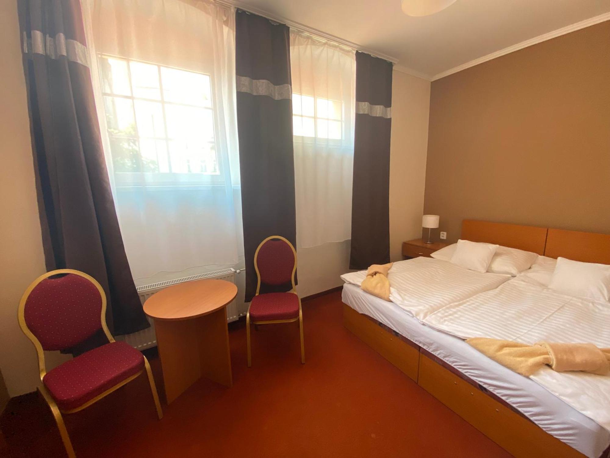 Hotel Cerny Orel Zatec Žatec Exterior foto